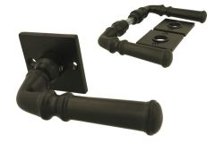 Deurklink gietijzer poedercoat klassiek model vierkant rozet