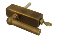 Draaikiep greep met slot "Chemin de fer" messing verouderd