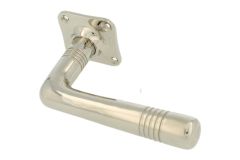 Enkele deurklink met rozet messing vernikkeld